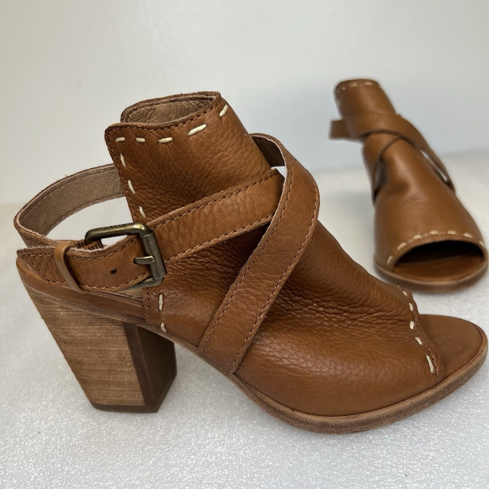 FRYE Womens Dani‎ Pickstitch Shield Heeled Leather Sandal, Whiskey, Sz 6.5M US